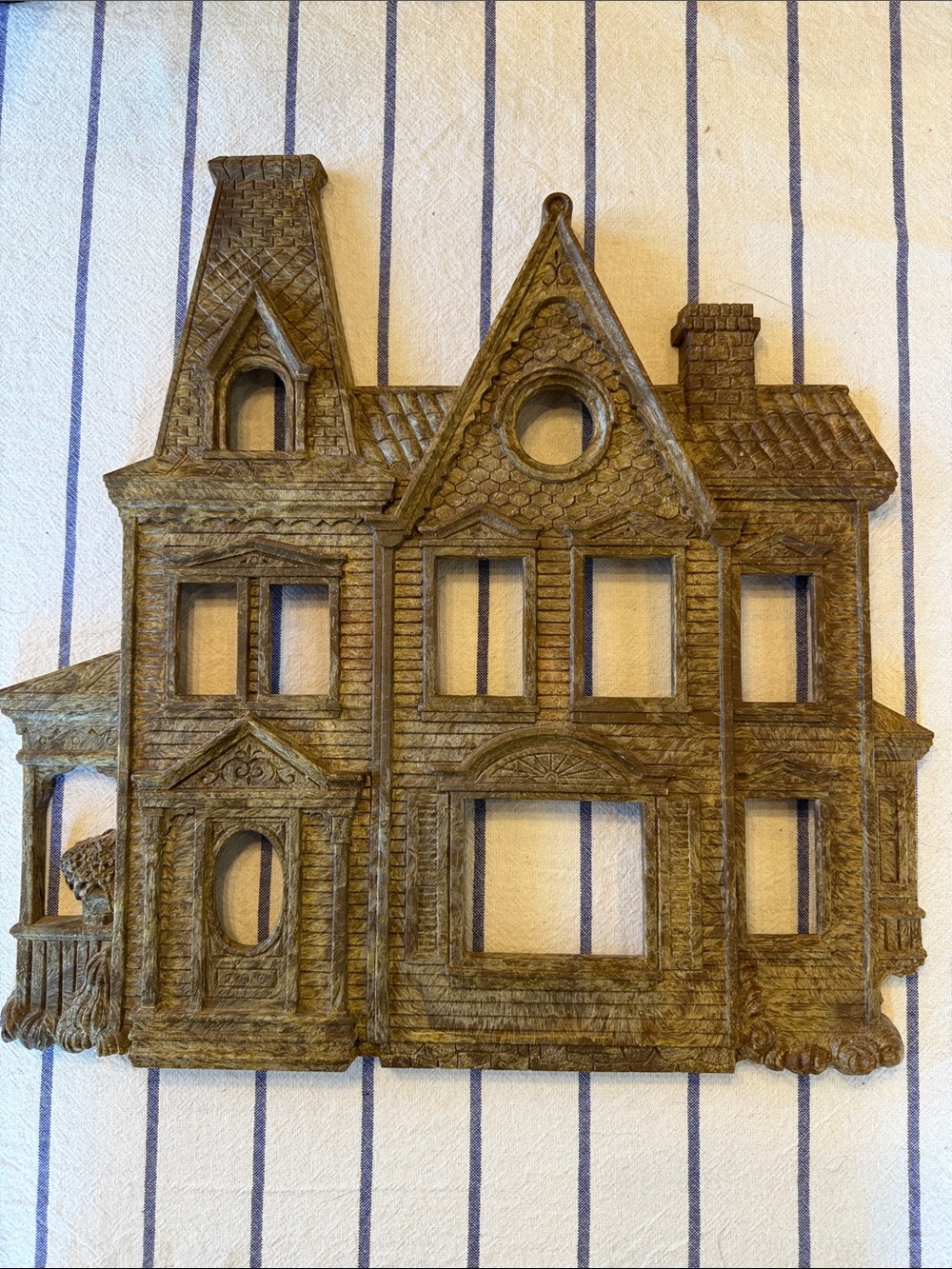 Vintage 1981 Syroco Victorian Gothic Mansion Photo Frame #9270